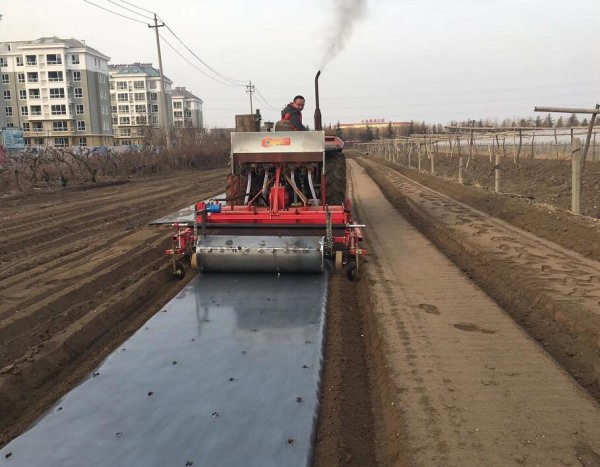 160型旋耕起壟鎮(zhèn)壓施肥鋪膜打孔一體機